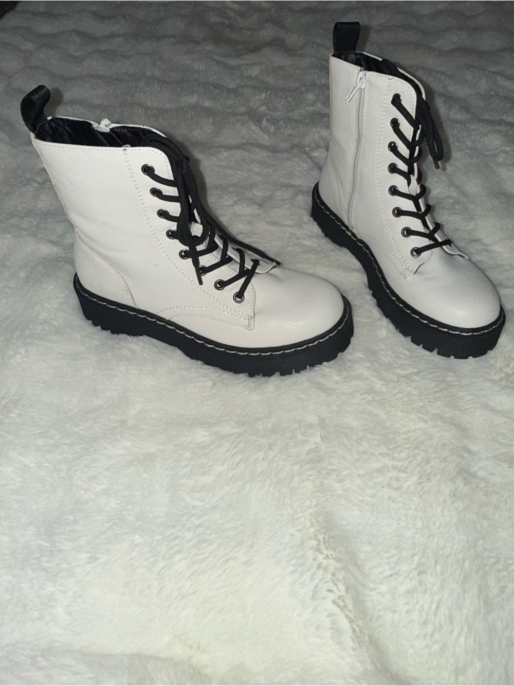 Sincerly Jules White Lace-Up Combat Boots Black Sole (6)